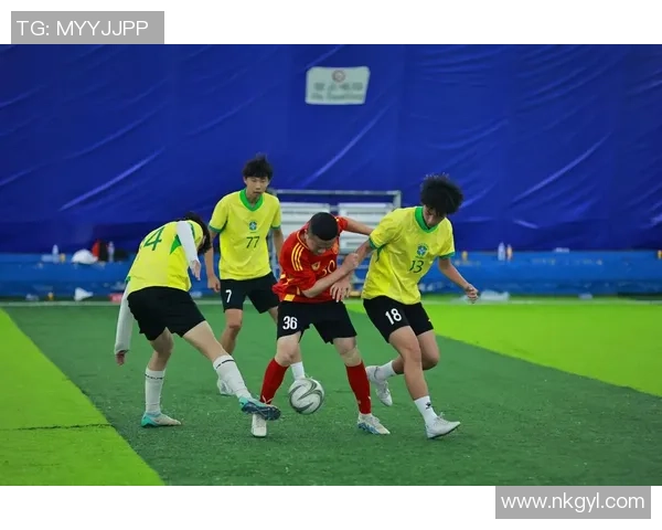 足球巨星同场竞技 展现非凡技艺与默契配合的精彩瞬间